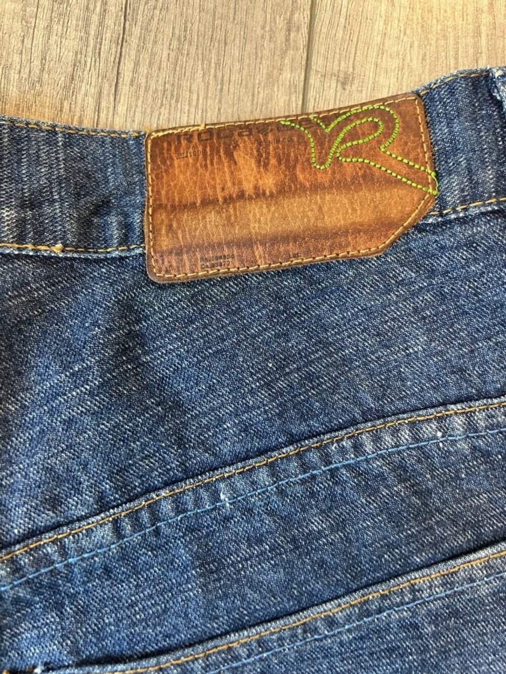 RocaWear Blue Jeans Size 34 Loose Fit Medium Wash Relaxed Fit Blue Jeans Y2K - Picture 3 of 16